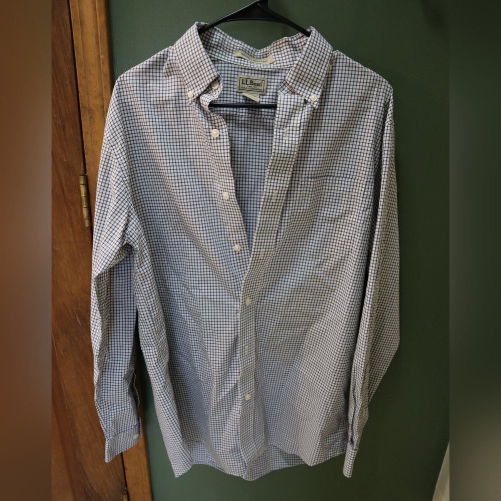 LL Bean Mens Blue And White Button Down Wrinkle Resistant